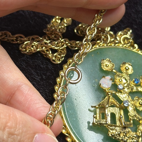 Vintage Genuine Large Jadeite Jade Pendant With Gold Frame & 3D Opals and Gems - Picture 12 of 14
